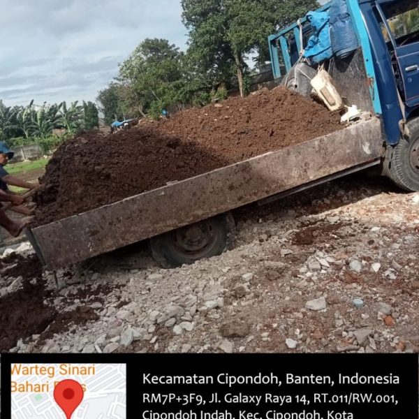 Menyediakan jasa pengurukan untuk berbagai kebutuhan proyek menggunakan material yang berkualitas seperti tanah, pasir atau batu.